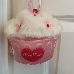 GAP KIDS “Please Knock” Plush Cupcake Doorknob  Ornament ❤️